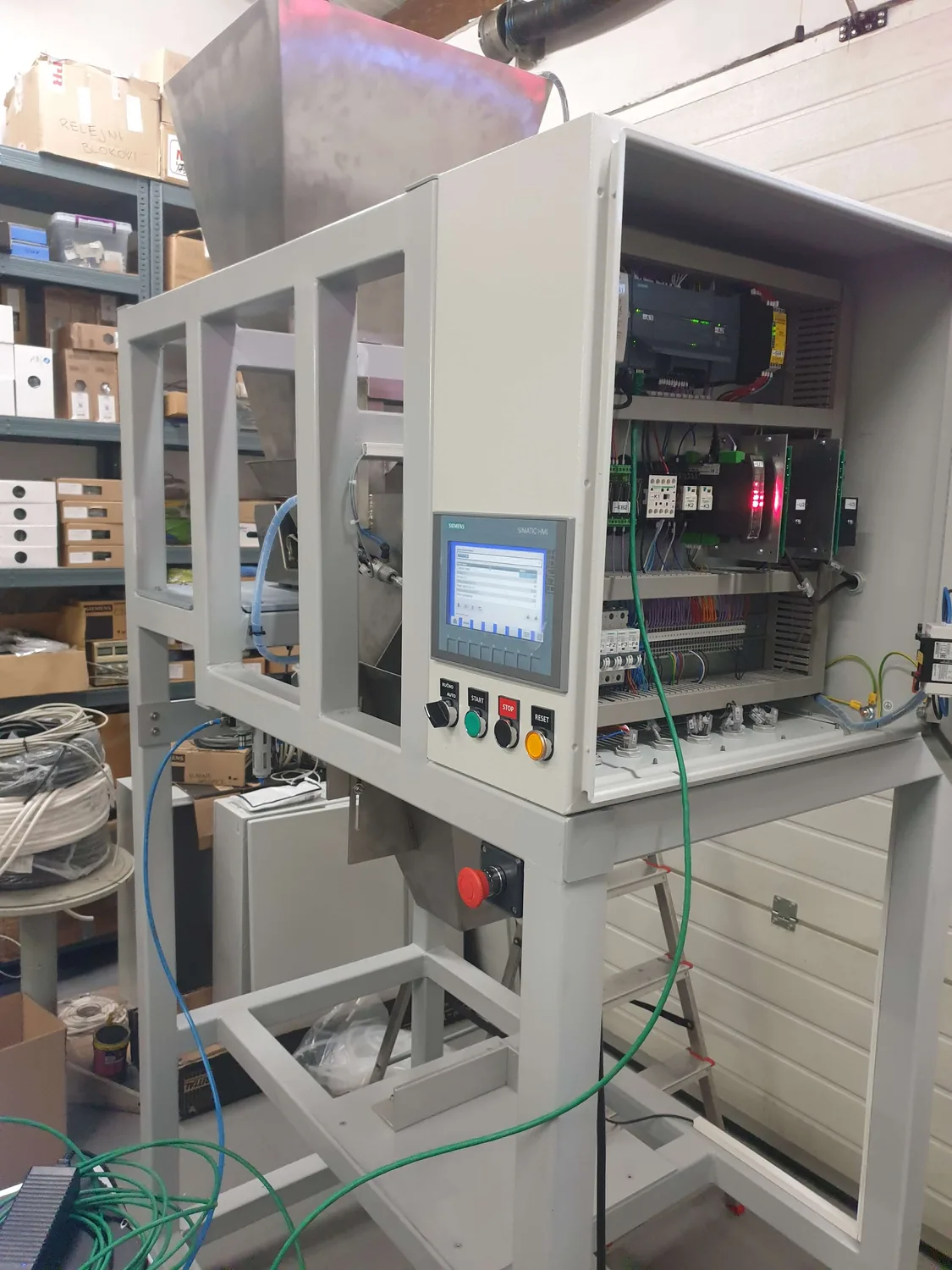 Control station with a Siemens SIMATIC HMI panel on the DOVA machine