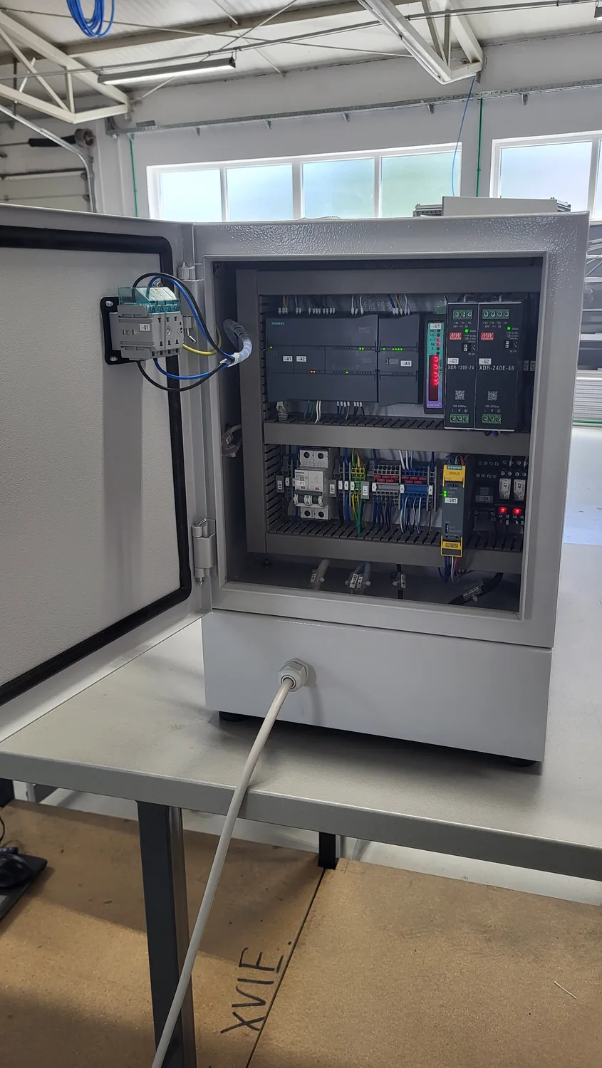 Siemens S7-1200 PLC i napajanja u elektroormaru uređaja SOVEN