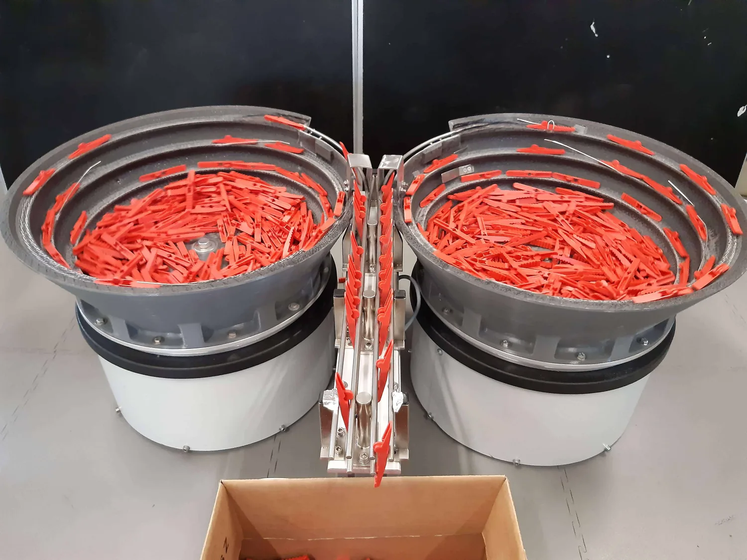 Vibratory feeding system for clothespin assembly