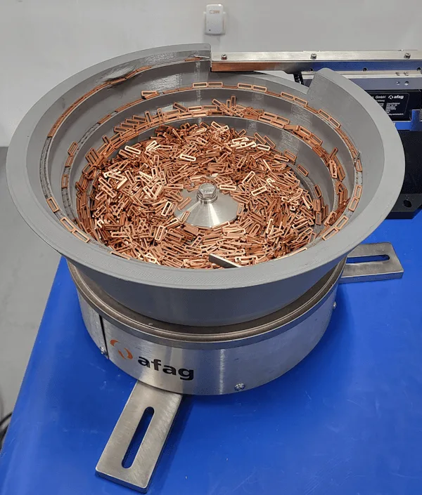 Circular feeder for copper parts