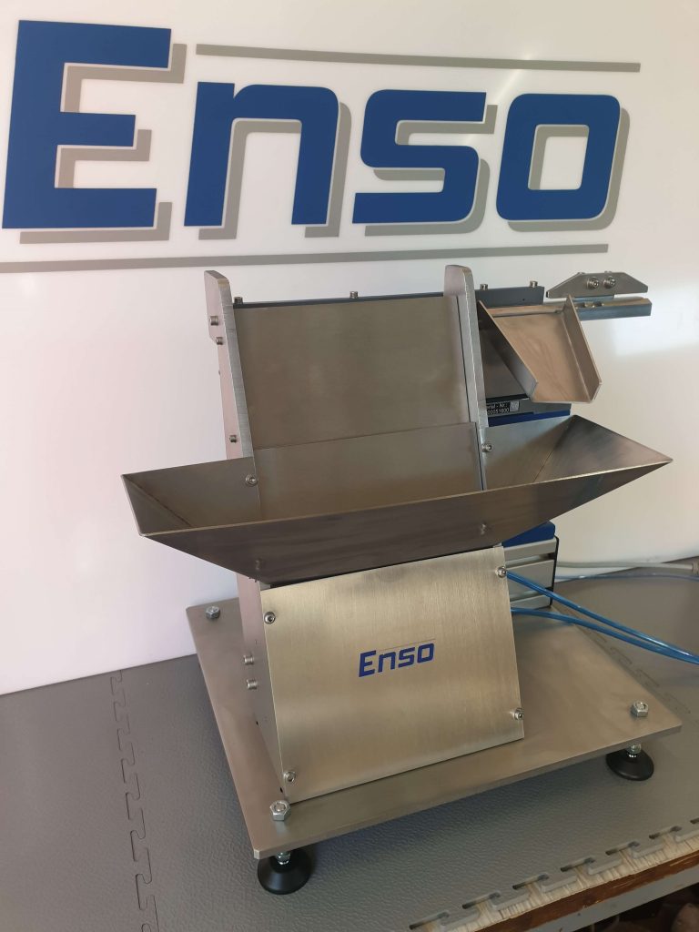 Step feeder for cylindrical parts
