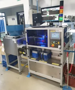 Specijalni ENSO stroj s optičkom kontrolom (Vision System): Automatizirana provjera kvalitete i sortiranje plastičnih komponenti