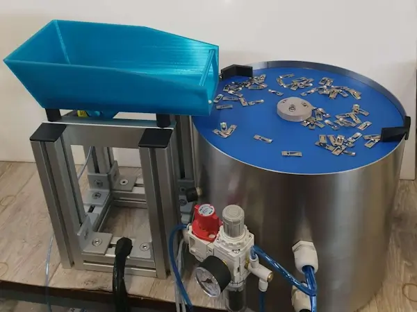 ENSO Multi bowl system: Dispersing pieces of complex geometry for camera imspection and robot pick and place