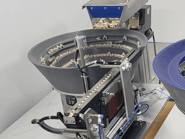 Circular Vibro Feeder ENSO with AFAG drive for Sensata (Sofia, Bulgaria): Addition of plastic parts for connector assembly